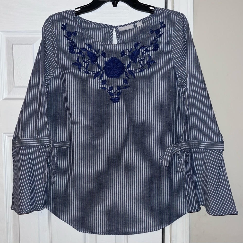 New York and Company Blue & White Top, Size Small